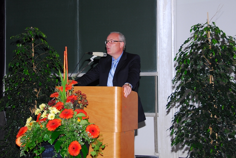 2010-07-02_06.jpg - Prof. Dr. Waldmann sprach ber die Entwicklung der letzten Jahre und einen Ausblick in die Zukunft