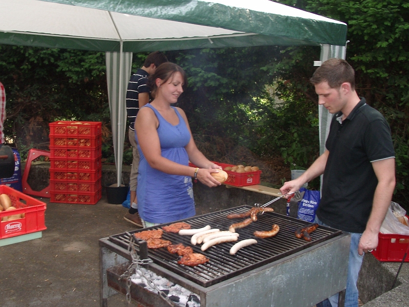 2010-02b_03.JPG - Bratwurst und Steaks