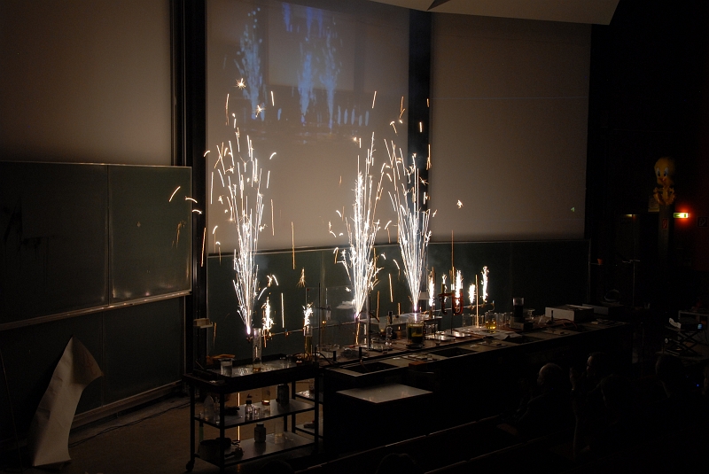 2011-02_17.JPG - Indoor-Feuerwerk