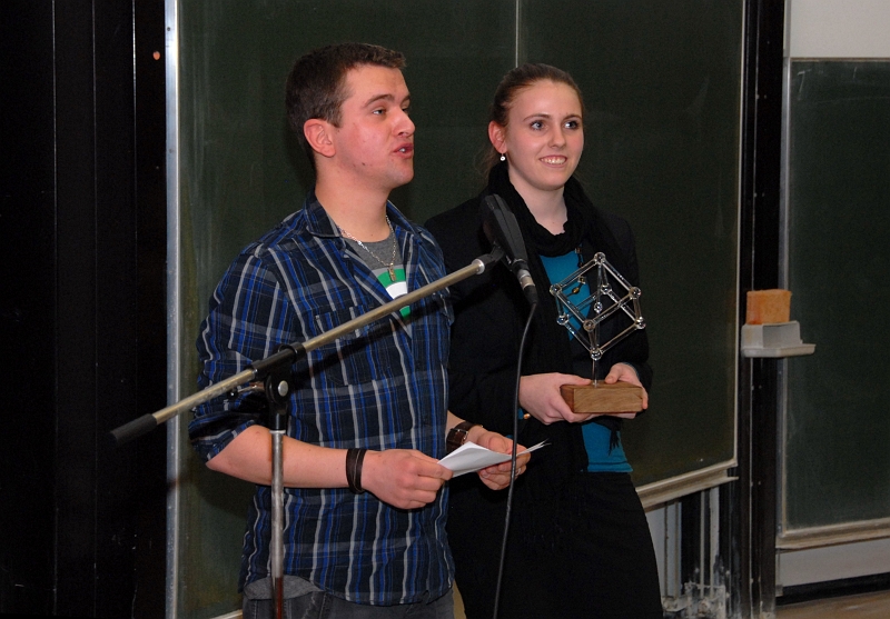 2012-01_33.JPG - Vertreter der Studenten hielten die Laudatio f den Lehrpreis der Fachschaft