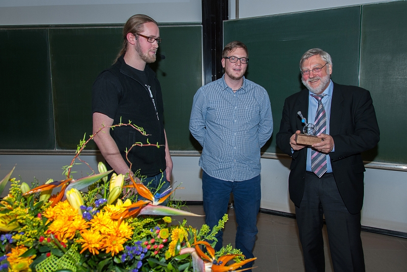 2013-02-01b-10.jpg - Die Studierenden der Fakultt Chemie berreichen den diesjhrigen Lehrpreis an Dr. Reiner Groe aus dem Lehrbereich Physikalische Chemie